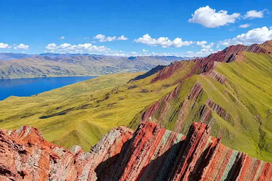 Langui Layo lake seen from the ridge of Pallay Punchu